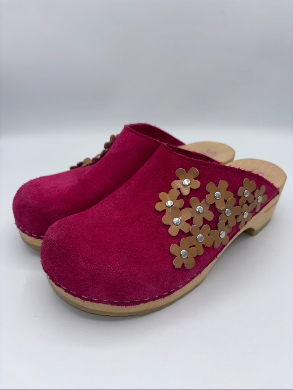 Sanita Raspberry Suede Floral Stud Clogs size 6